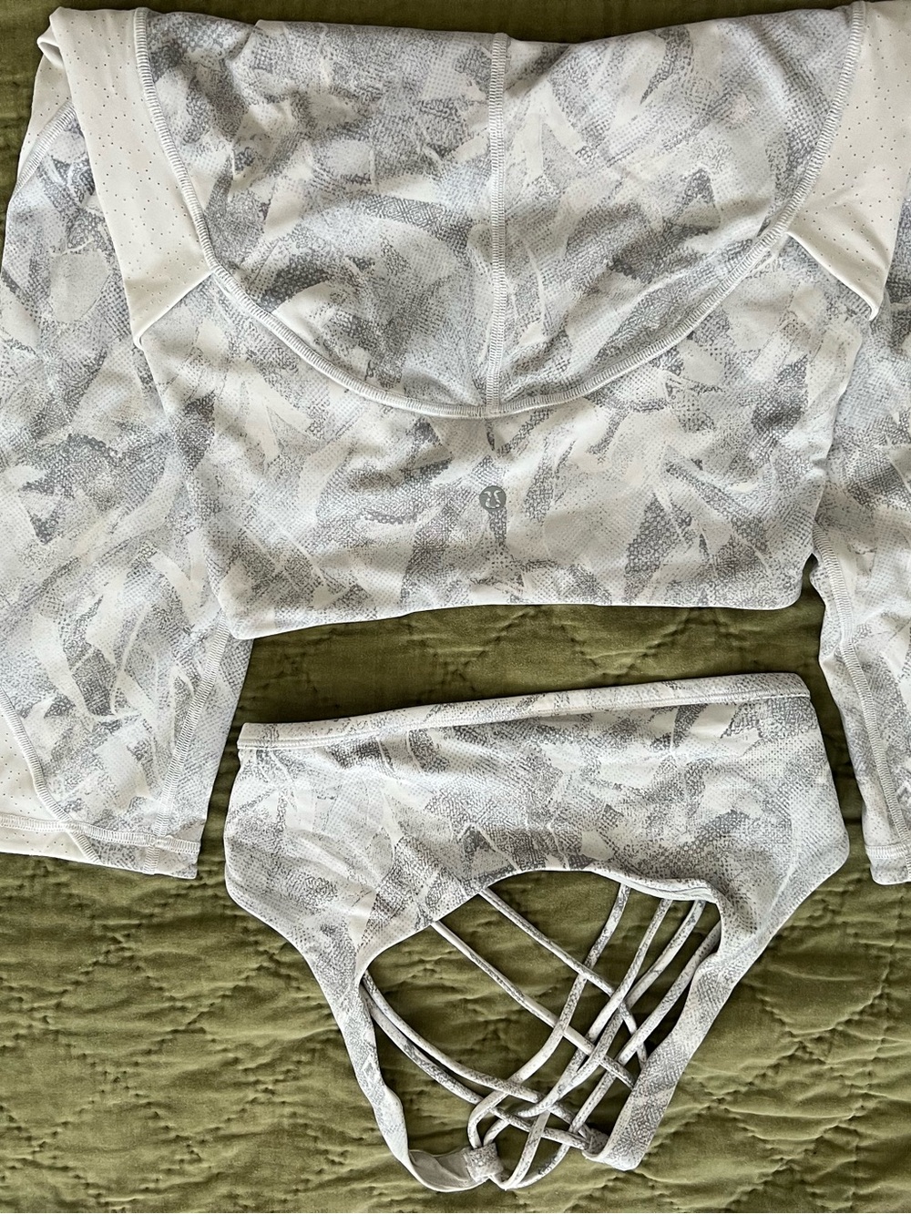 Lululemon White & Gray Patterned Women's Sports Bra and Strappy Brief Set